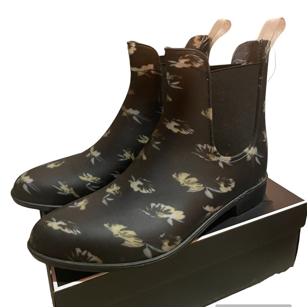 Chelsea Floral Rubber Rain Boots